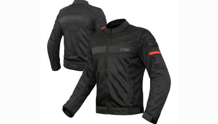 Motociclista usando a jaqueta X11 air masculina, combinando conforto, estilo e proteção.