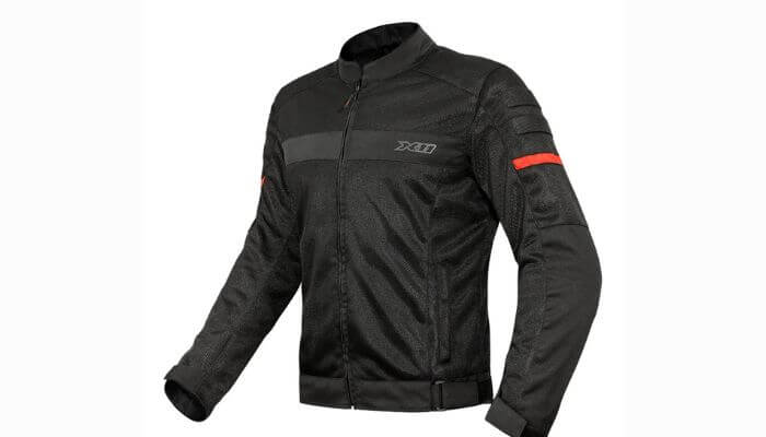 Painel ventilado nas costas da jaqueta X11 air masculina, ideal para viagens longas.